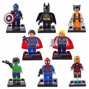 8 Super Hero Minifigures w/ Accessories Blocks
